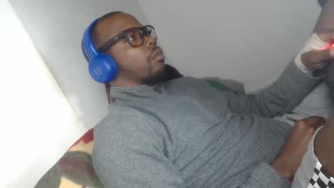 Snapshot of charly_vergonti_ chatting on 8, 10, 2025 charly_vergonti_ online show from 8, 10, 2025