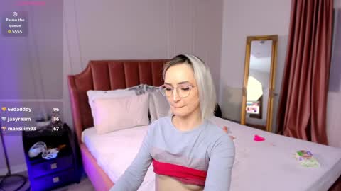 Snapshot of charming_annye chatting on 6, 1, 2025 Annye online show from 6, 1, 2025