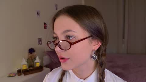 Snapshot of charming_bliss chatting on 20, 9, 2025 Kaylee online show from 20, 9, 2025