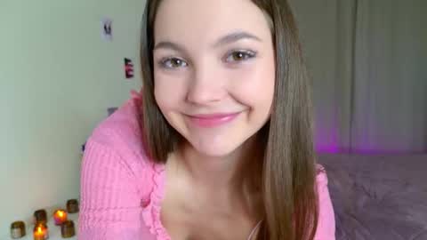 Snapshot of charming_bliss chatting on 5, 10, 2025 Kaylee online show from 5, 10, 2025