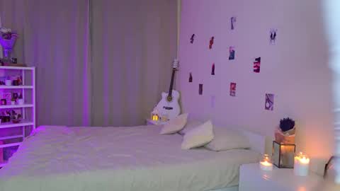 Snapshot of charming_bliss chatting on 10, 10, 2025 Kaylee online show from 10, 10, 2025