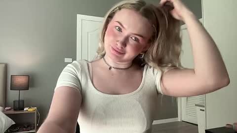 my fansly Charming daisy              My Wishlist  for new toys     online show from 19, 4, 2026