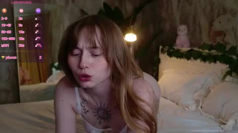 Snapshot of charming_lilly chatting on 9, 10, 2025 Lissa online show from 9, 10, 2025