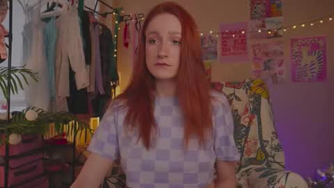 Snapshot of charming_lilly chatting on 28, 11, 2025 Lissa online show from 28, 11, 2025