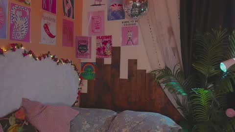 Snapshot of charming_lilly chatting on 2, 4, 2026 Lissa online show from 2, 4, 2026