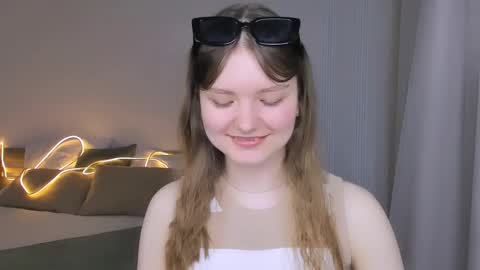 Snapshot of charminglookeva chatting on 24, 5, 2026 Im Eva online show from 24, 5, 2026