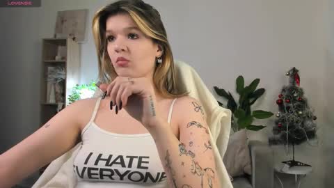 Snapshot of charmingvixen chatting on 5, 12, 2025 Kati online show from 5, 12, 2025