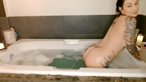 Snapshot of chaykneadscookie chatting on 27, 11, 2025 Cookie Chay online show from 27, 11, 2025