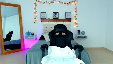 Snapshot of cherry_juicyxxx chatting on 22, 10, 2025 irene online show from 22, 10, 2025