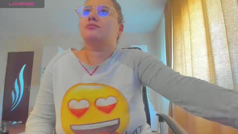 Snapshot of cherry_pie_69 chatting on 4, 3, 2025 mayra online show from 4, 3, 2025