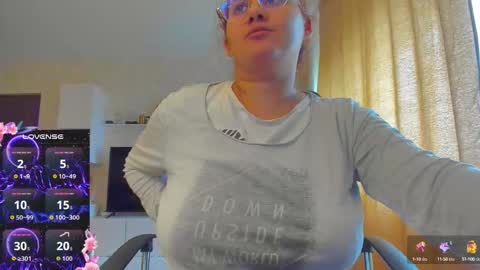 Snapshot of cherry_pie_69 chatting on 7, 10, 2025 mayra online show from 7, 10, 2025