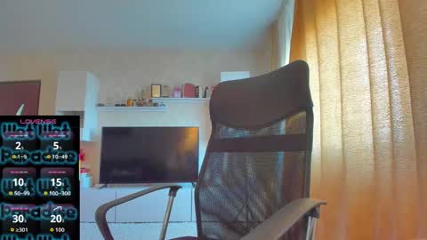 Snapshot of cherry_pie_69 chatting on 6, 11, 2025 mayra online show from 6, 11, 2025