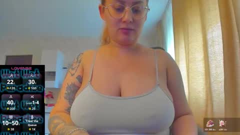 Snapshot of cherry_pie_69 chatting on 11, 11, 2025 mayra online show from 11, 11, 2025