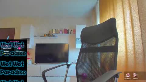 Snapshot of cherry_pie_69 chatting on 16, 11, 2025 mayra online show from 16, 11, 2025