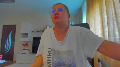 Snapshot of cherry_pie_69 chatting on 1, 12, 2025 mayra online show from 1, 12, 2025