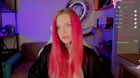 Snapshot of cherry_roxy chatting on 23, 10, 2025 Roxy online show from 23, 10, 2025