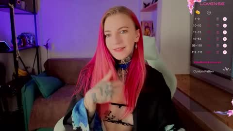 Snapshot of cherry_roxy chatting on 17, 11, 2025 Roxy online show from 17, 11, 2025