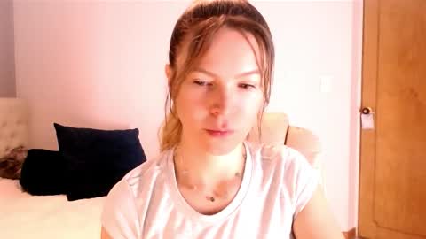 Snapshot of cherrycoloured chatting on 19, 11, 2025 Anna online show from 19, 11, 2025