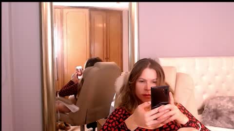 Snapshot of cherrycoloured chatting on 4, 12, 2025 Anna online show from 4, 12, 2025