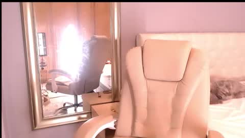 Snapshot of cherrycoloured chatting on 5, 12, 2025 Anna online show from 5, 12, 2025