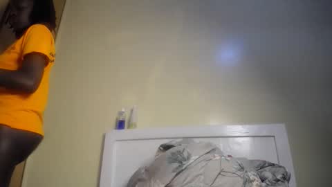 Snapshot of cherrycuddle2 chatting on 14, 12, 2025 cherrycuddle2 online show from 14, 12, 2025