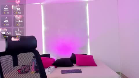 Snapshot of cherrydollxx chatting on 9, 9, 2025 C H E R R Y online show from 9, 9, 2025
