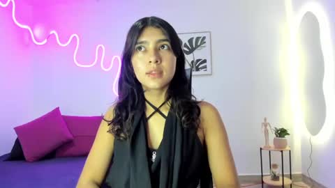 Snapshot of cherrydollxx chatting on 19, 9, 2025 C H E R R Y online show from 19, 9, 2025