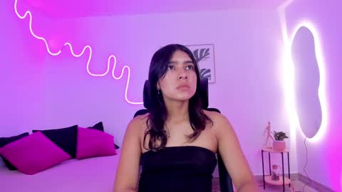 Snapshot of cherrydollxx chatting on 23, 9, 2025 C H E R R Y online show from 23, 9, 2025