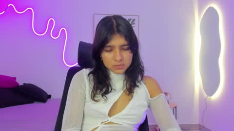 Snapshot of cherrydollxx chatting on 5, 10, 2025 C H E R R Y online show from 5, 10, 2025