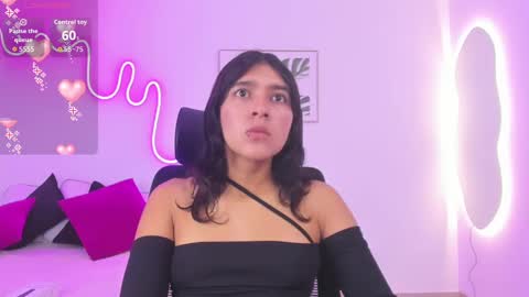 Snapshot of cherrydollxx chatting on 8, 10, 2025 C H E R R Y online show from 8, 10, 2025