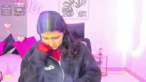 Snapshot of cherrydollxx chatting on 9, 10, 2025 C H E R R Y online show from 9, 10, 2025