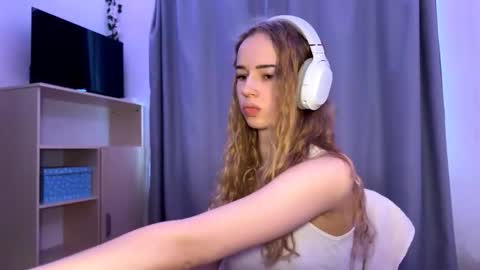 Snapshot of cherryrush951544 chatting on 22, 10, 2025 Evie online show from 22, 10, 2025