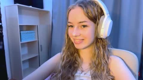 Snapshot of cherryrush951544 chatting on 4, 11, 2025 Evie online show from 4, 11, 2025