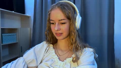 Snapshot of cherryrush951544 chatting on 7, 11, 2025 Evie online show from 7, 11, 2025