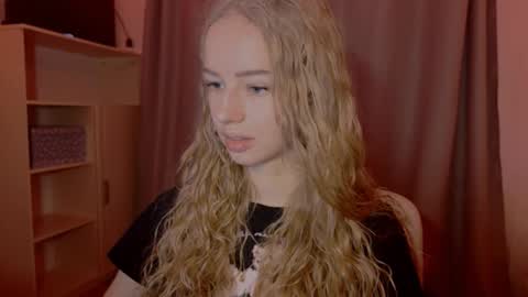 Snapshot of cherryrush951544 chatting on 25, 11, 2025 Evie online show from 25, 11, 2025