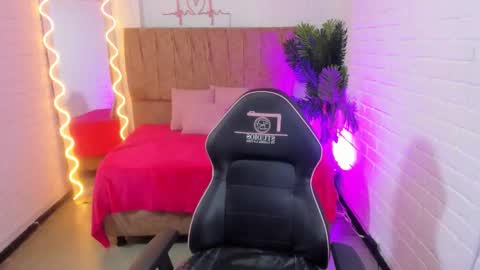 Snapshot of chiara_tay chatting on 14, 10, 2025 Chiara online show from 14, 10, 2025