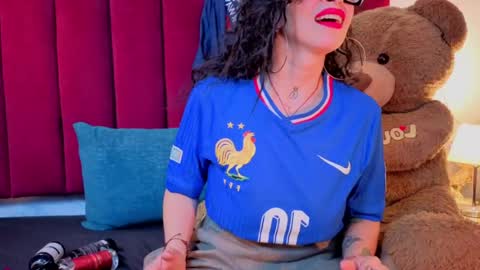 Snapshot of chiarajjones chatting on 4, 7, 2026 CHIARA online show from 4, 7, 2026