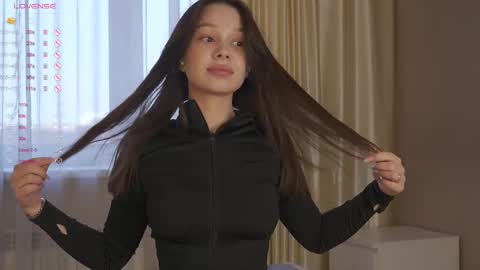 Snapshot of chillgirlll chatting on 16, 12, 2025 Nicole online show from 16, 12, 2025