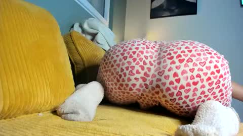 Snapshot of chillwithcamii chatting on 17, 10, 2025 yoursensualparadise online show from 17, 10, 2025