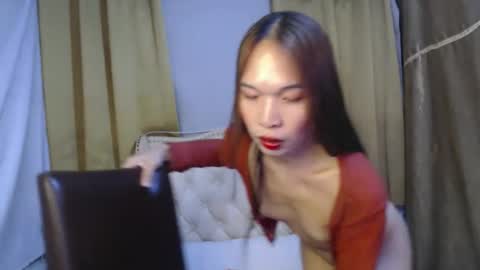 Snapshot of chloe_bilat chatting on 5, 11, 2025 chloe_bilat online show from 5, 11, 2025