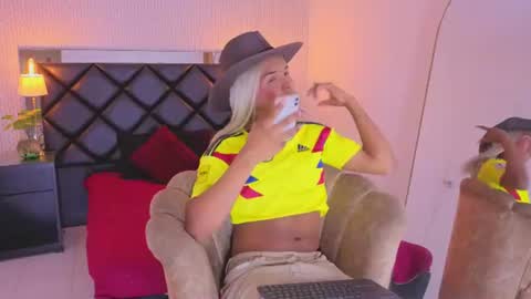 Snapshot of chloe_bronze chatting on 17, 6, 2026 Chloe online show from 17, 6, 2026