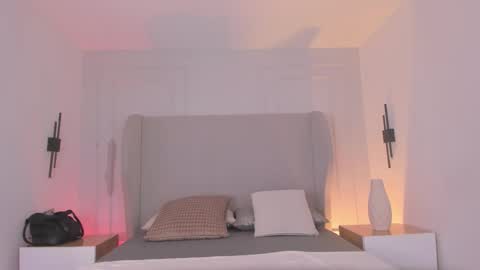 Chloe online show from 5, 12, 2025