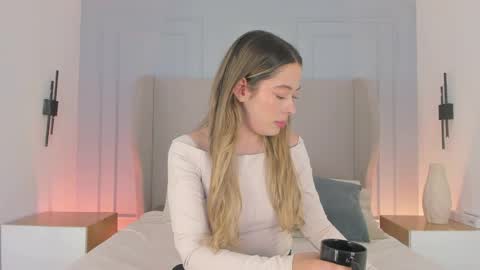 Snapshot of chloe_dee_ chatting on 9, 6, 2026 Chloe online show from 9, 6, 2026