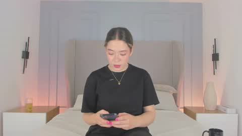 Snapshot of chloe_dee_ chatting on 12, 6, 2026 Chloe online show from 12, 6, 2026