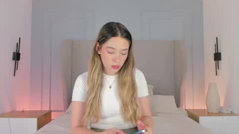 Snapshot of chloe_dee_ chatting on 16, 6, 2026 Chloe online show from 16, 6, 2026