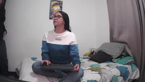 Chloe and Danna online show from 10, 2, 2025