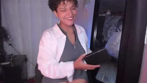 chloe_kisses2 online show from 19, 6, 2026