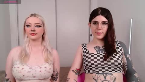 Snapshot of chloe_levine chatting on 16, 11, 2025 Chloe Levine online show from 16, 11, 2025