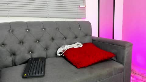 Snapshot of chloe_madisson chatting on 10, 1, 2025 chloe online show from 10, 1, 2025