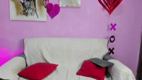 Snapshot of chloe_madisson chatting on 14, 2, 2025 chloe online show from 14, 2, 2025